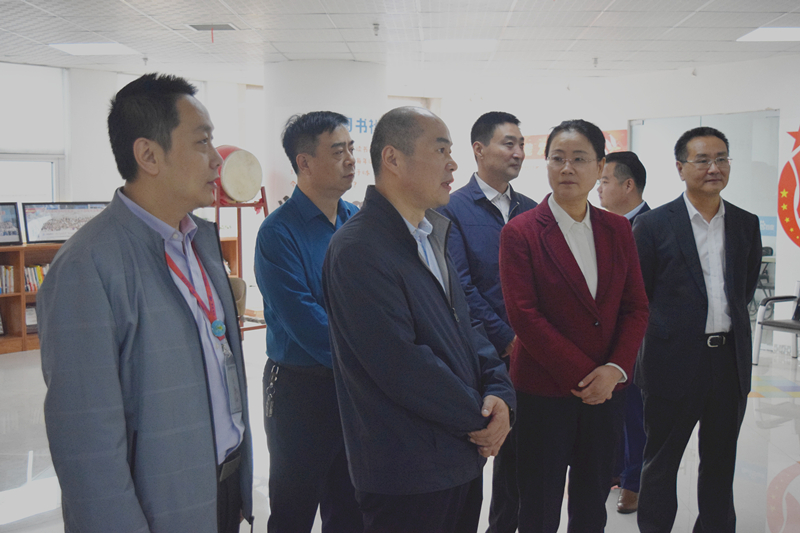 熱烈歡迎河南省委統(tǒng)戰(zhàn)部副部長梁險(xiǎn)峰一行蒞臨安陽青峰網(wǎng)絡(luò)調(diào)研社會(huì)階層工作！